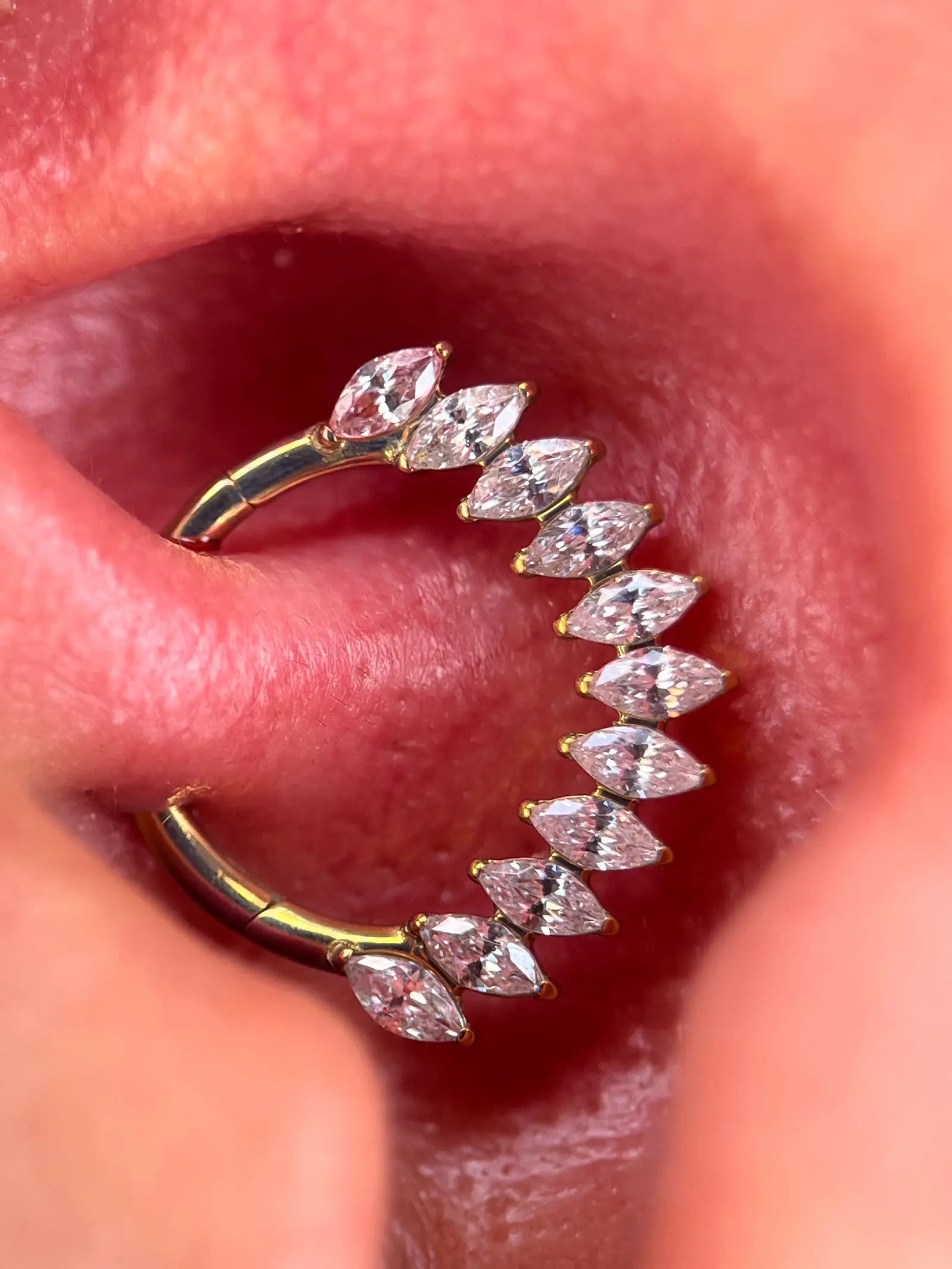 Piercing daith hecho por Julio Ruiz