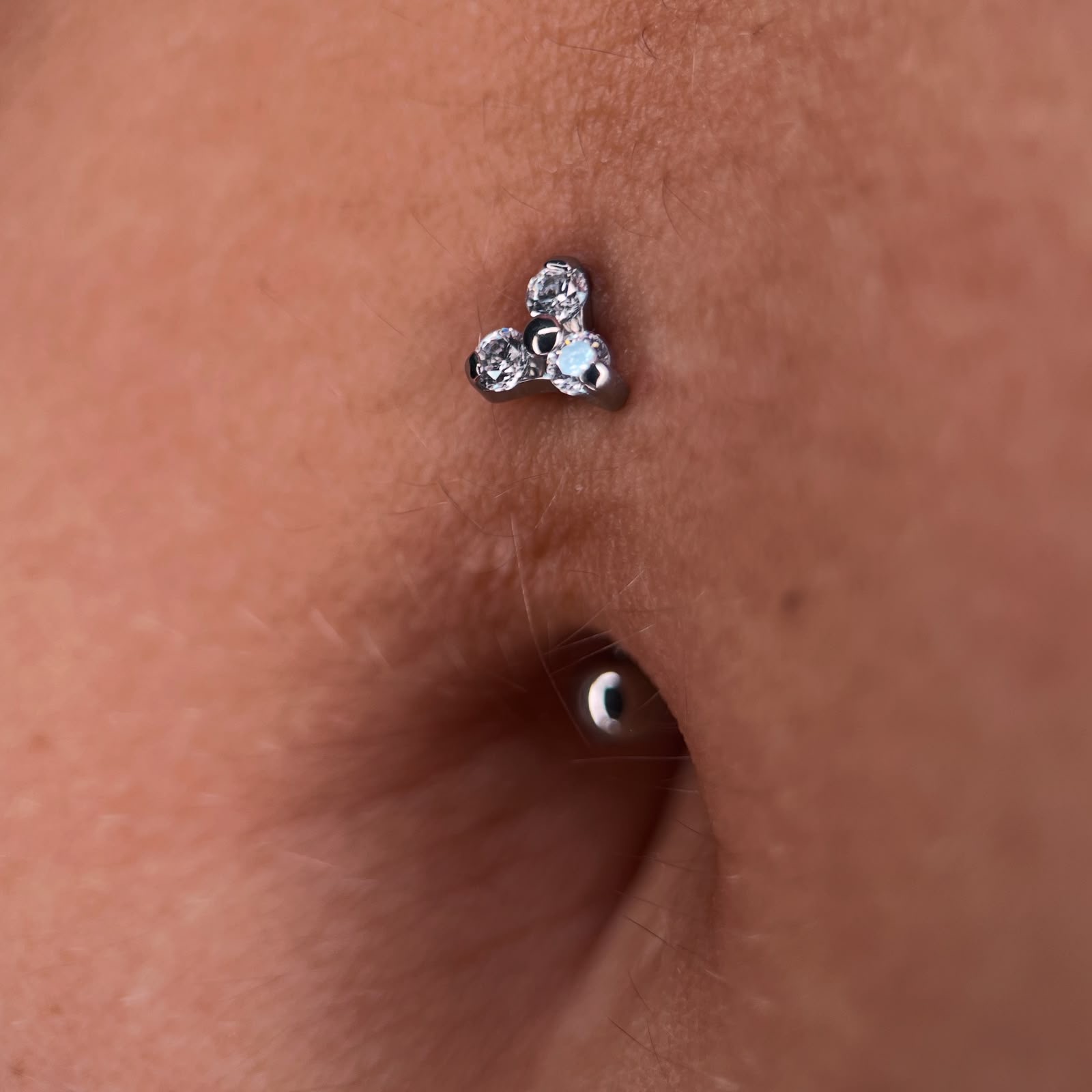 Navel piercing reference in Cartagena